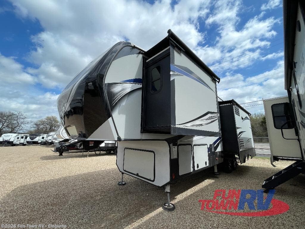 2017 Avalanche 320RS by Keystone from Fun Town RV - Cleburne in Cleburne, Texas