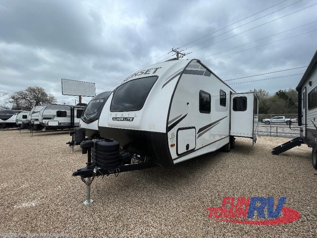 2023 Sunset Trail 256RK by CrossRoads from Fun Town RV - Cleburne in Cleburne, Texas
