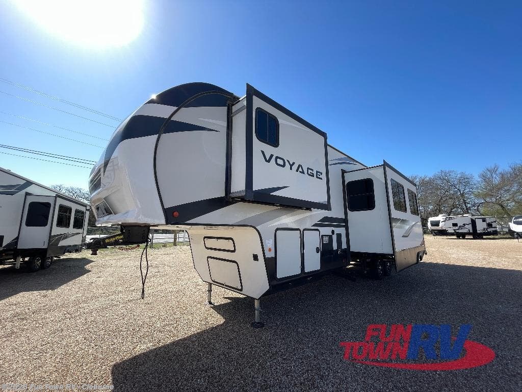 2021 Winnebago Voyage 3639BHL - Used Fifth Wheel For Sale by Fun Town RV - Cleburne in Cleburne, Texas