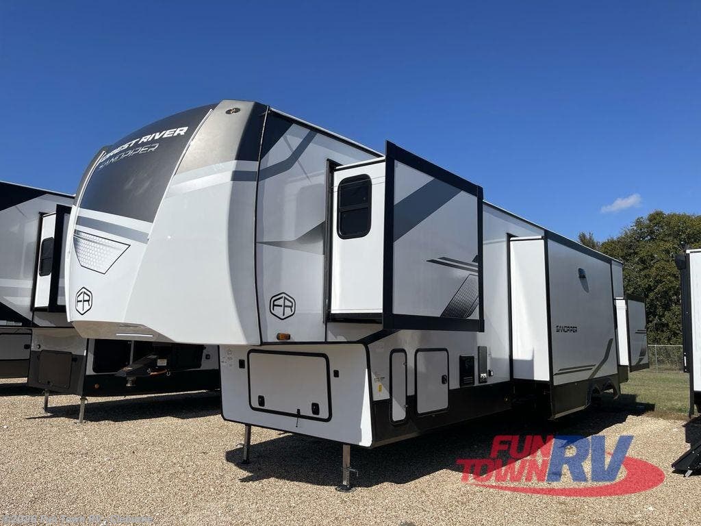 2026 Sandpiper 4002FB by Forest River from Fun Town RV - Cleburne in Cleburne, Texas
