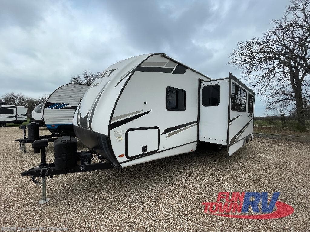 2022 Sunset Trail 272BH by CrossRoads from Fun Town RV - Cleburne in Cleburne, Texas