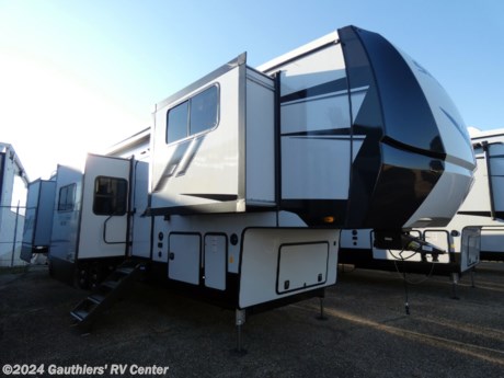 &lt;p&gt;&lt;span style=&quot;font-size: 14pt;&quot;&gt;&lt;strong&gt;SIX SLIDE FRONT KITCHEN FIFTH WHEEL W/ OUTSIDE KITCHEN, KING BED, WASHER-DRYER PREP, THREE A/C UNITS, 6 POINT HYDRAULIC AUTO LEVELING, AND RESIDENTIAL REFRIGERATOR.&lt;/strong&gt;&lt;/span&gt;&lt;/p&gt;