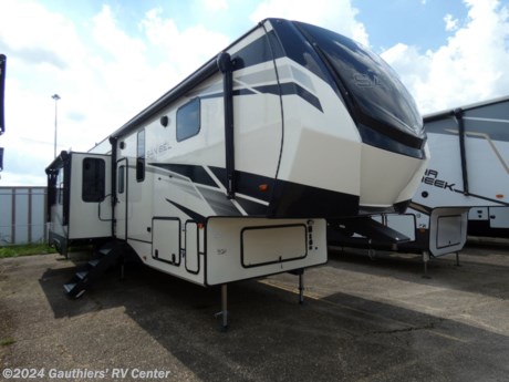 &lt;p&gt;&lt;span style=&quot;font-size: 14pt;&quot;&gt;&lt;strong&gt;FOUR SLIDE REAR BUNKROOM&amp;nbsp; FIFTH WHEEL W/ OUTSIDE KITCHEN, 6 POINT AUTO LEVELING, RESIDENTIAL REFRIGERATOR, FIREPLACE, KING BED, WASHER-DRYER PREP, AND 1 1/2 BATHS.&lt;/strong&gt;&lt;/span&gt;&lt;/p&gt;