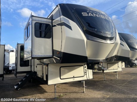 &lt;p&gt;&lt;span style=&quot;font-size: 14pt;&quot;&gt;&lt;strong&gt;FIVE SLIDE FRONT LIVING FIFTH WHEEL W/ AUTO LEVELING, TWO A/C UNITS, KING BED, WASHER-DRYER PREP, RESIDENTIAL REFRIGERATOR, AND TIRE PRESSURE MONITORING SYSTEM.&lt;/strong&gt;&lt;/span&gt;&lt;/p&gt;