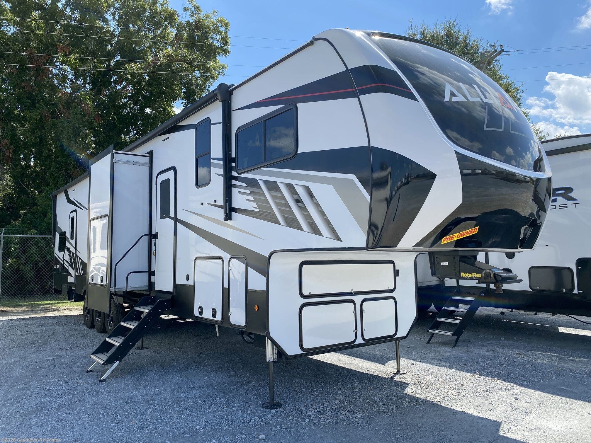 2022 Alliance RV Valor 40V13