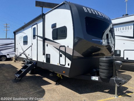&lt;p&gt;&lt;strong&gt;&lt;span style=&quot;font-size: 14pt;&quot;&gt;DOUBLE SLIDE FRONT KITCHEN TRAVEL TRAILER W/ AUTO LEVELING, TWO A/C UNITS, ROOFTOP SOLAR PANEL, THEATER SEATING, KING SIZE BED, AND 12 VOLT 10 CU FT REFRIGERATOR.&lt;/span&gt;&lt;/strong&gt;&lt;/p&gt;