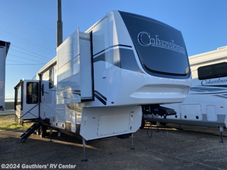 &lt;p&gt;&lt;span style=&quot;font-size: 14pt;&quot;&gt;&lt;strong&gt;FOUR SLIDE FRONT BATH FIFTH WHEEL W/ THREE A/C UNITS, HYDRAULIC AUTO LEVELING, 1 1/2 BATHS, RESIDENTIAL REFRIGERATOR, KING SIZE BED, AND WASHER-DRYER PREP.&lt;/strong&gt;&lt;/span&gt;&lt;/p&gt;
