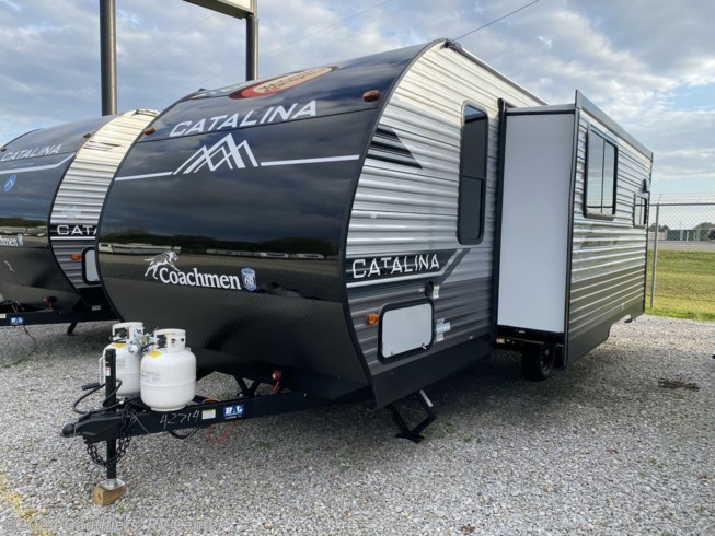 2024 Catalina Summit 8 Series 221MKE by Coachmen from Gauthiers