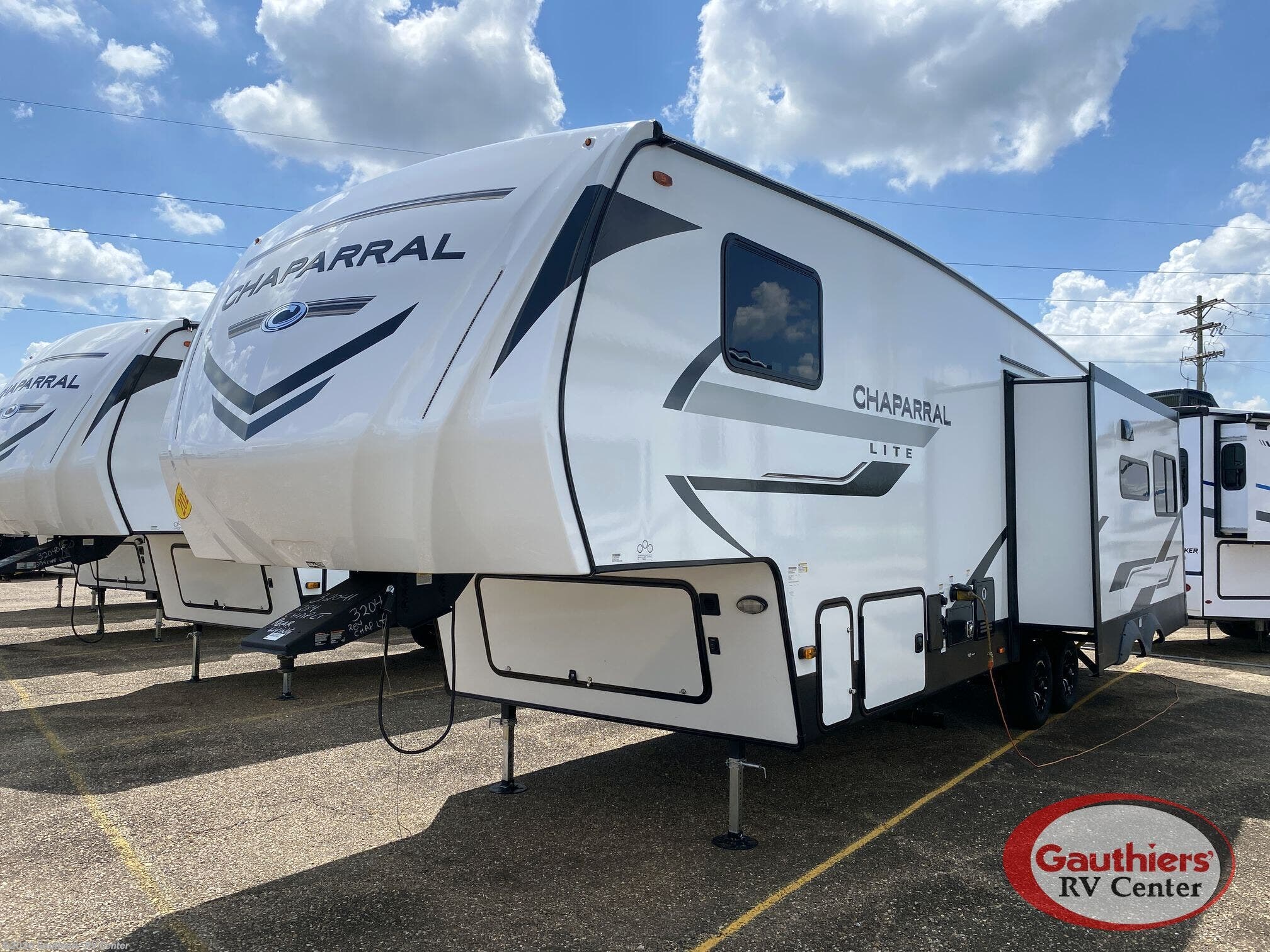 2025 Chaparral Lite 284RL by Coachmen from Gauthiers' RV Center in Scott, Louisiana
