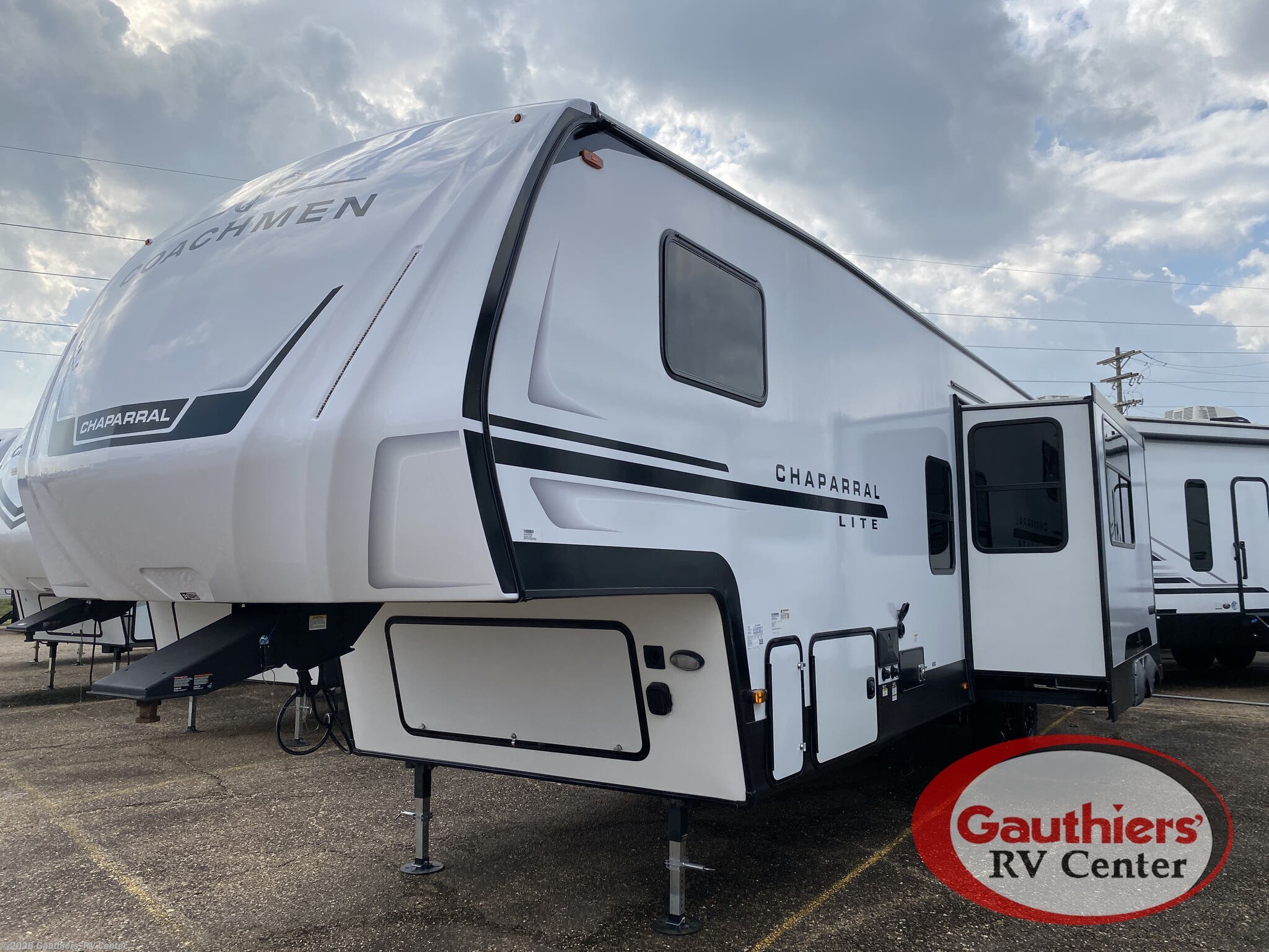 2026 Chaparral Lite 30BH by Coachmen from Gauthiers' RV Center in Scott, Louisiana