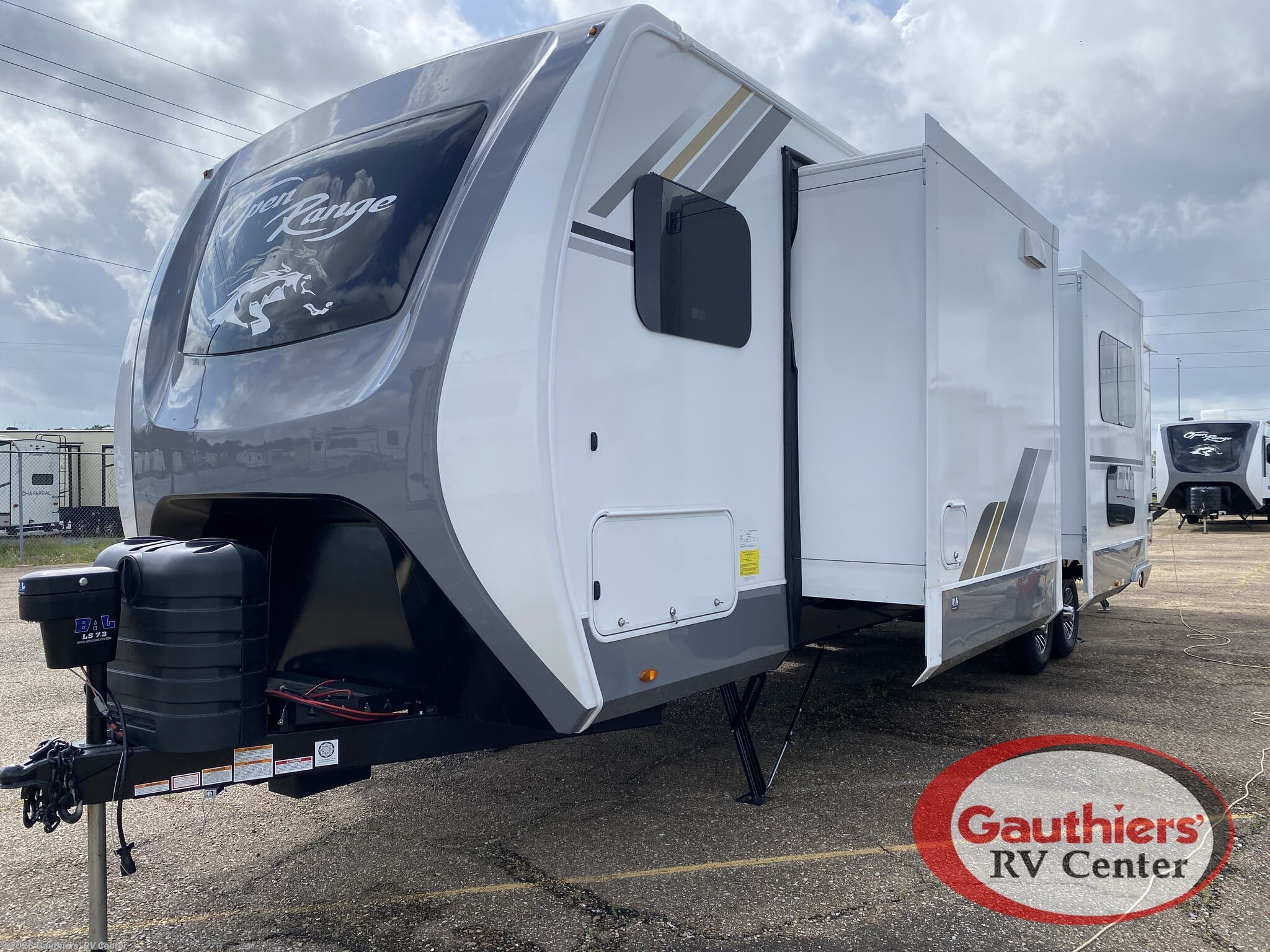 2026 Highland Ridge Open Range 335RBS - New Travel Trailer For Sale by Gauthiers' RV Center in Scott, Louisiana features Griddle, Glass Shower Door, Awning, Kitchen Sink, Water Heater