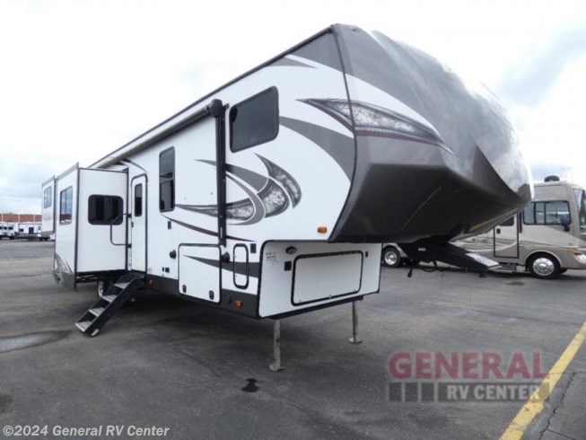 Used 2018 Forest River Wildwood Heritage Glen LTZ 372RD available in Brownstown Township, Michigan
