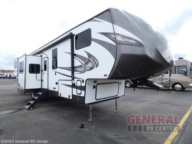 Used 2018 Forest River Wildwood Heritage Glen LTZ 372RD available in Brownstown Township, Michigan