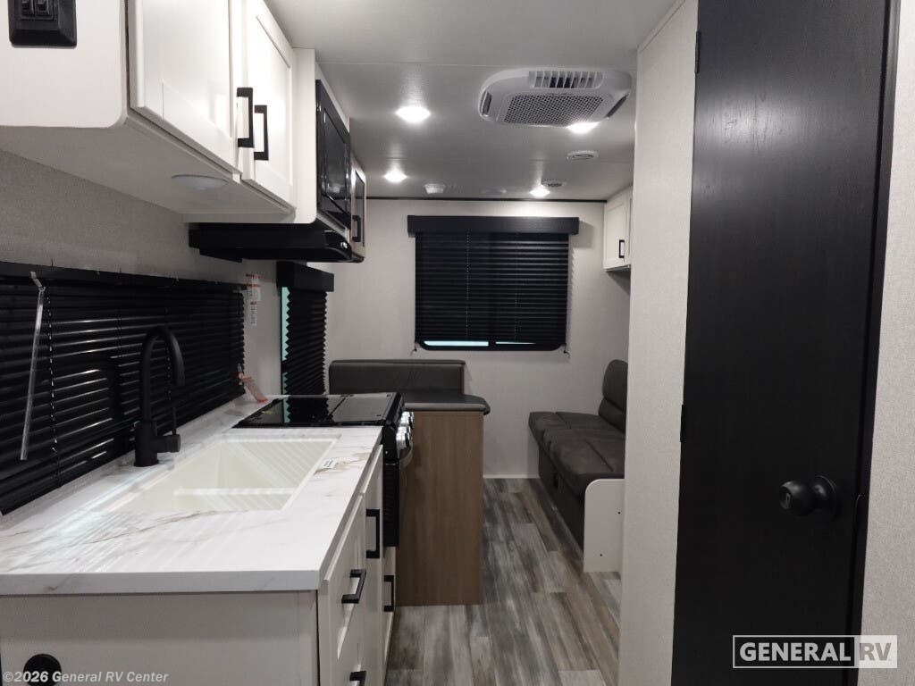 2026 Jayco Flight 210QB - New Travel Trailer For Sale by General RV Center in Brownstown Township, Michigan