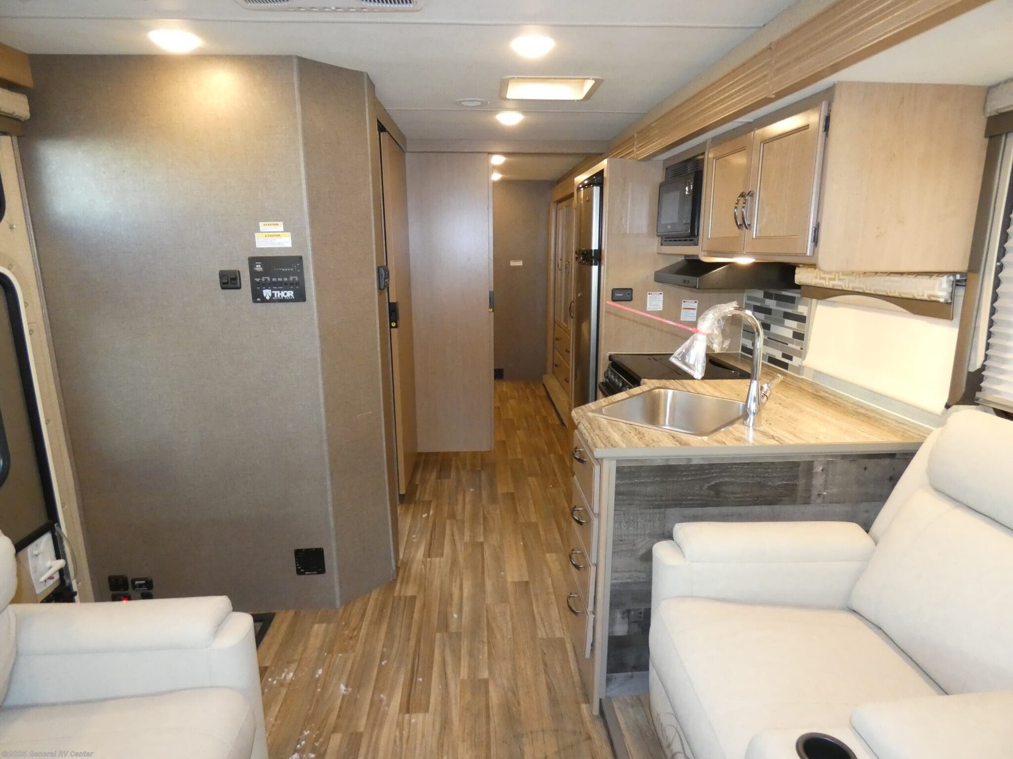 2018 Thor Motor Coach ACE 32 1 - Used Class A For Sale by General RV Center in Brownstown Township, Michigan