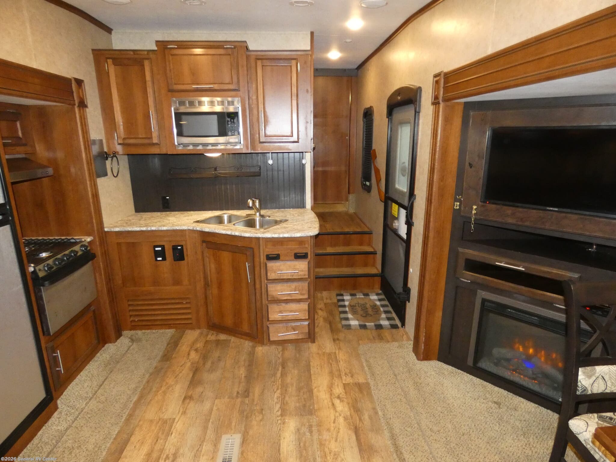 Used 2016 Jayco Eagle 27.5RLTS available in Brownstown Township, Michigan