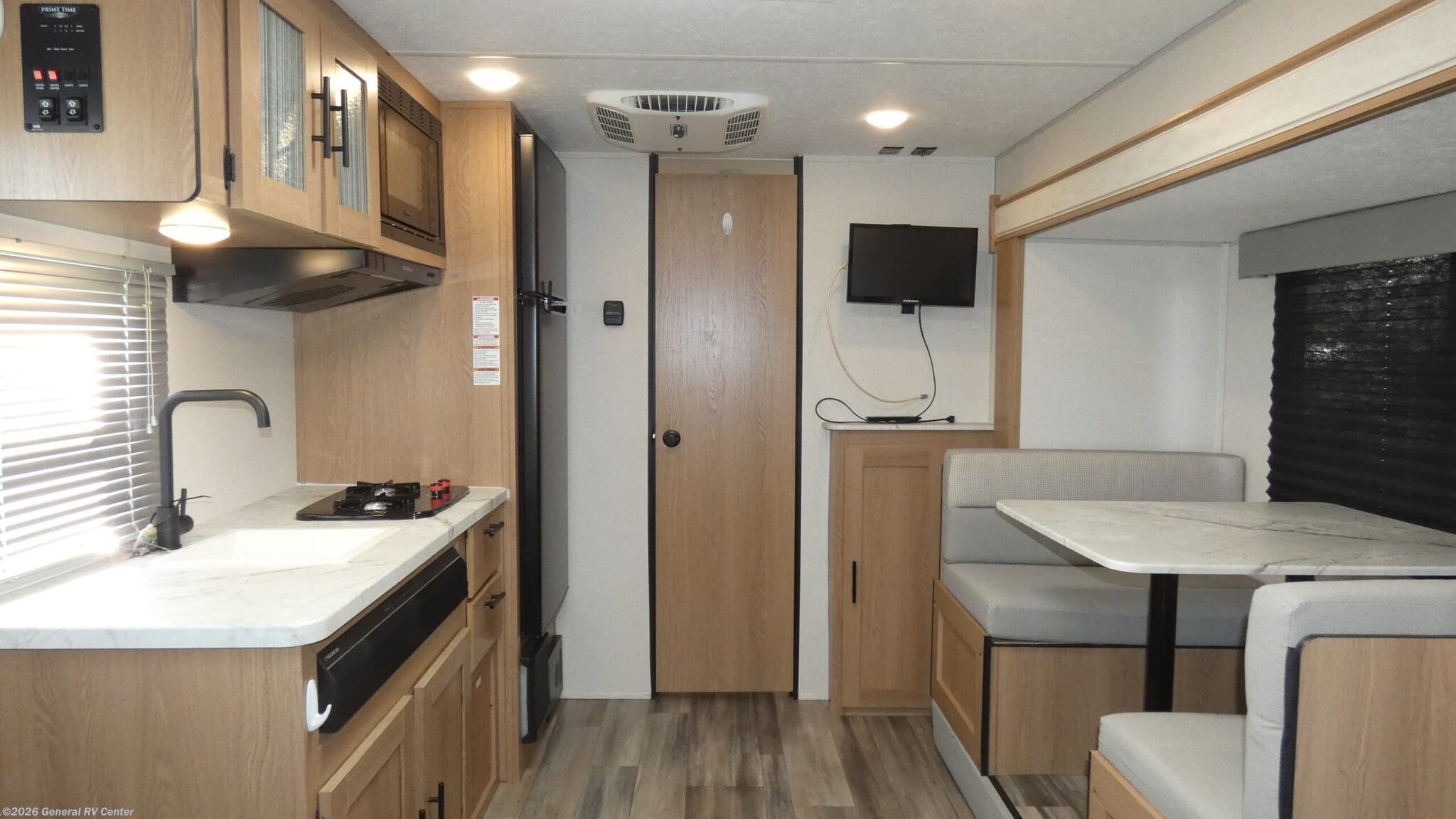 2022 Prime Time Avenger LT 17FQS - Used Travel Trailer For Sale by General RV Center in Brownstown Township, Michigan