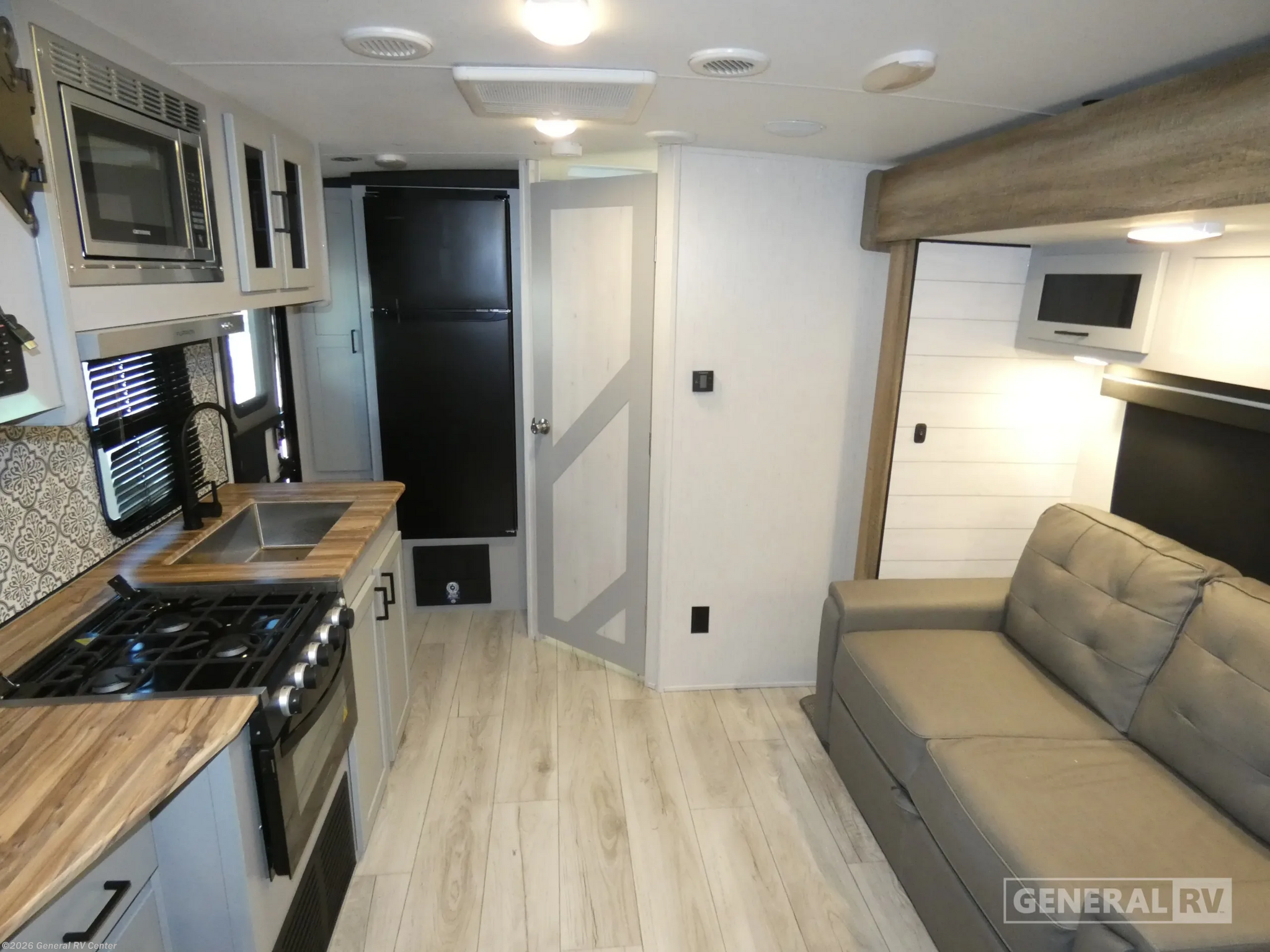 2022 Heartland North Trail 22RBS - Used Travel Trailer For Sale by General RV Center in Brownstown Township, Michigan
