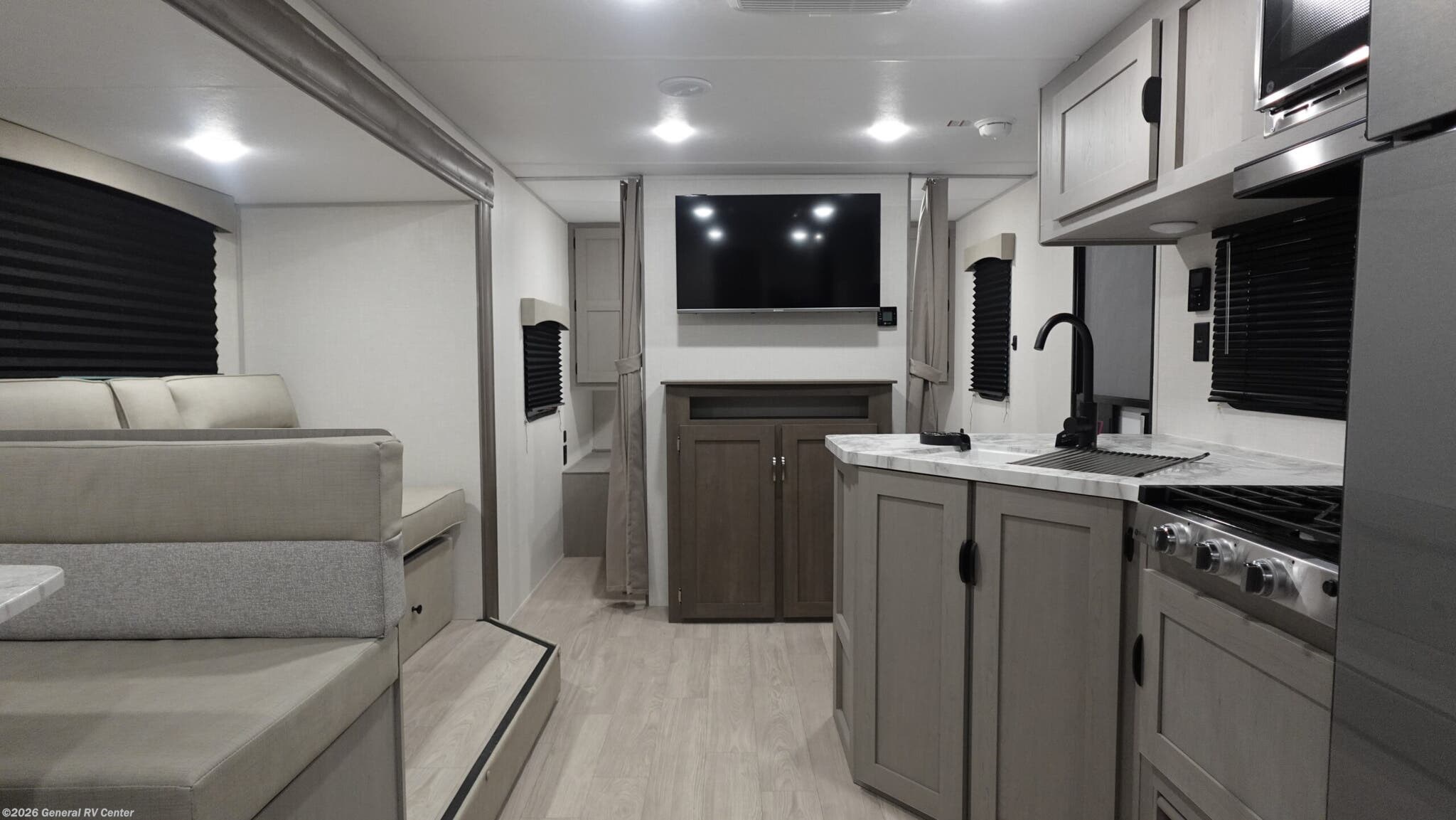 New 2026 Coachmen Clipper 262DBS available in Brownstown Township, Michigan