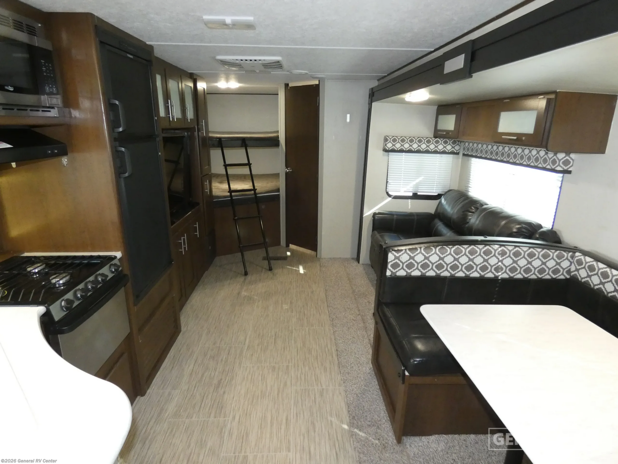 2018 Prime Time Avenger ATI 27DBS - Used Travel Trailer For Sale by General RV Center in Brownstown Township, Michigan