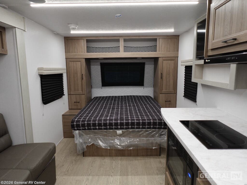 New 2026 Coachmen Freedom EXPRS 19SE available in Brownstown Township, Michigan