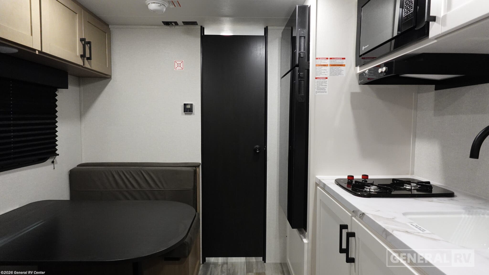 2026 Jayco Flight 175FQ - New Travel Trailer For Sale by General RV Center in Brownstown Township, Michigan