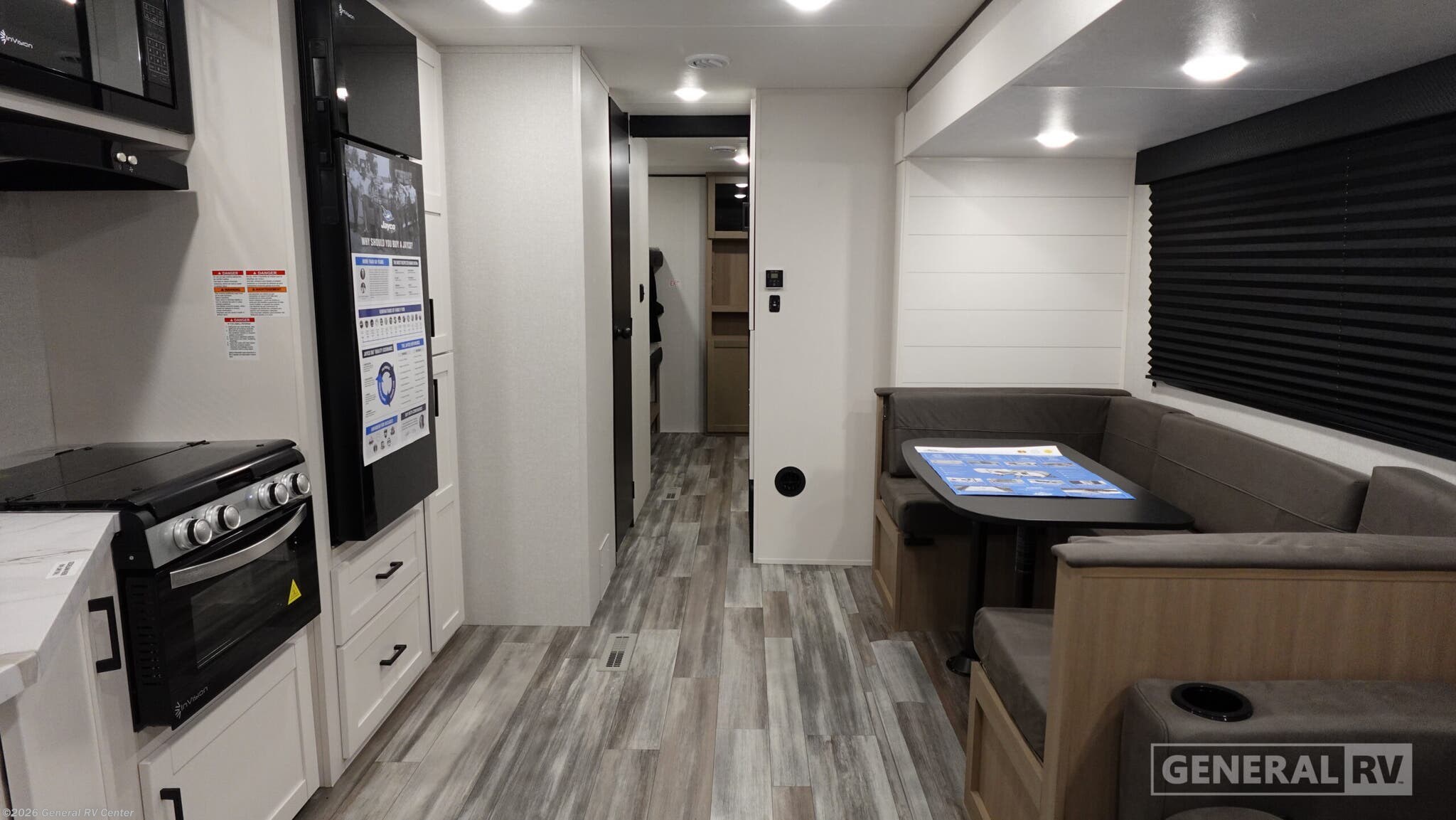 2026 Jayco Flight 321BDS - New Travel Trailer For Sale by General RV Center in Brownstown Township, Michigan