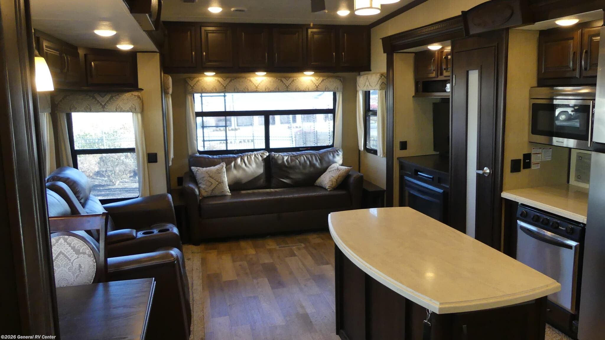 2017 Palomino Columbus 320RS - Used Fifth Wheel For Sale by General RV Center in Brownstown Township, Michigan