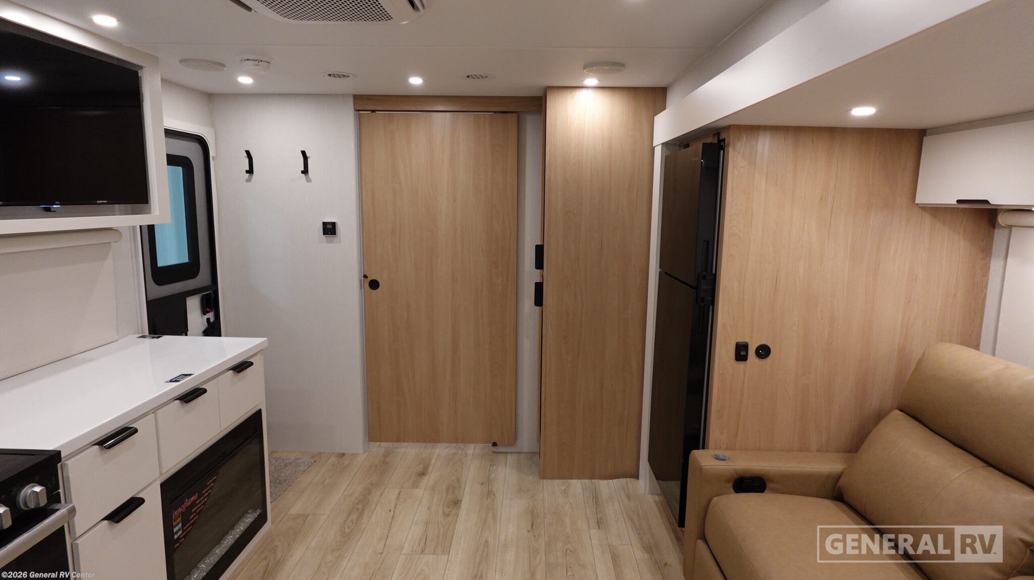 2026 Winnebago Thrive 22RBS - New Travel Trailer For Sale by General RV Center in Brownstown Township, Michigan