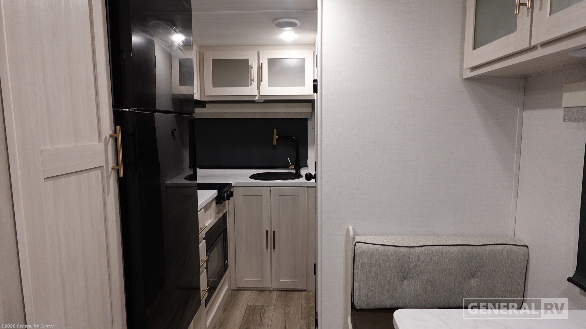 2026 Forest River R*POD RPT194 - New Travel Trailer For Sale by General RV Center in Brownstown Township, Michigan