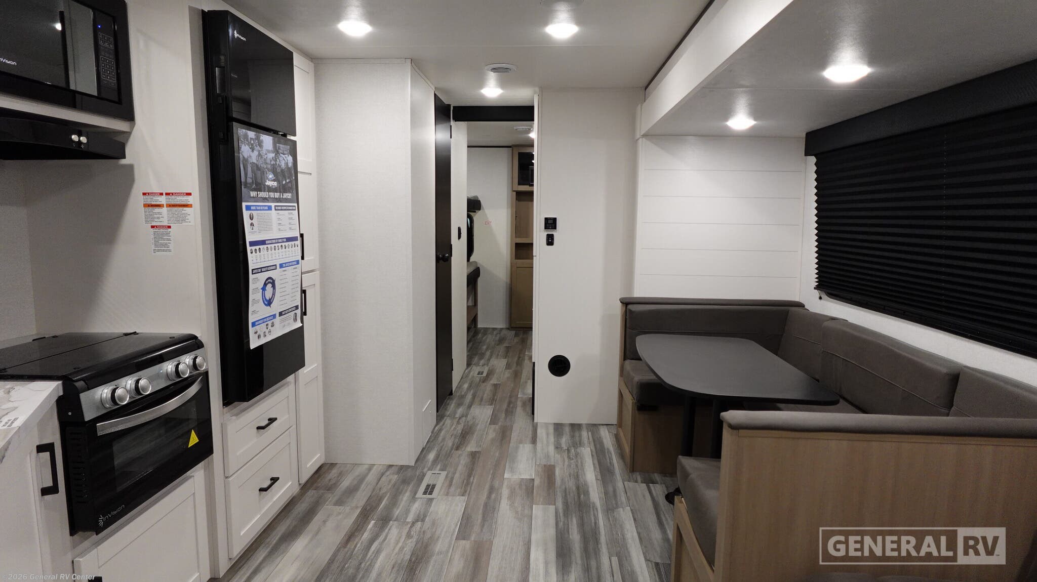 2026 Jayco Jay Flight SLX 321BDS - New Travel Trailer For Sale by General RV Center in Brownstown Township, Michigan