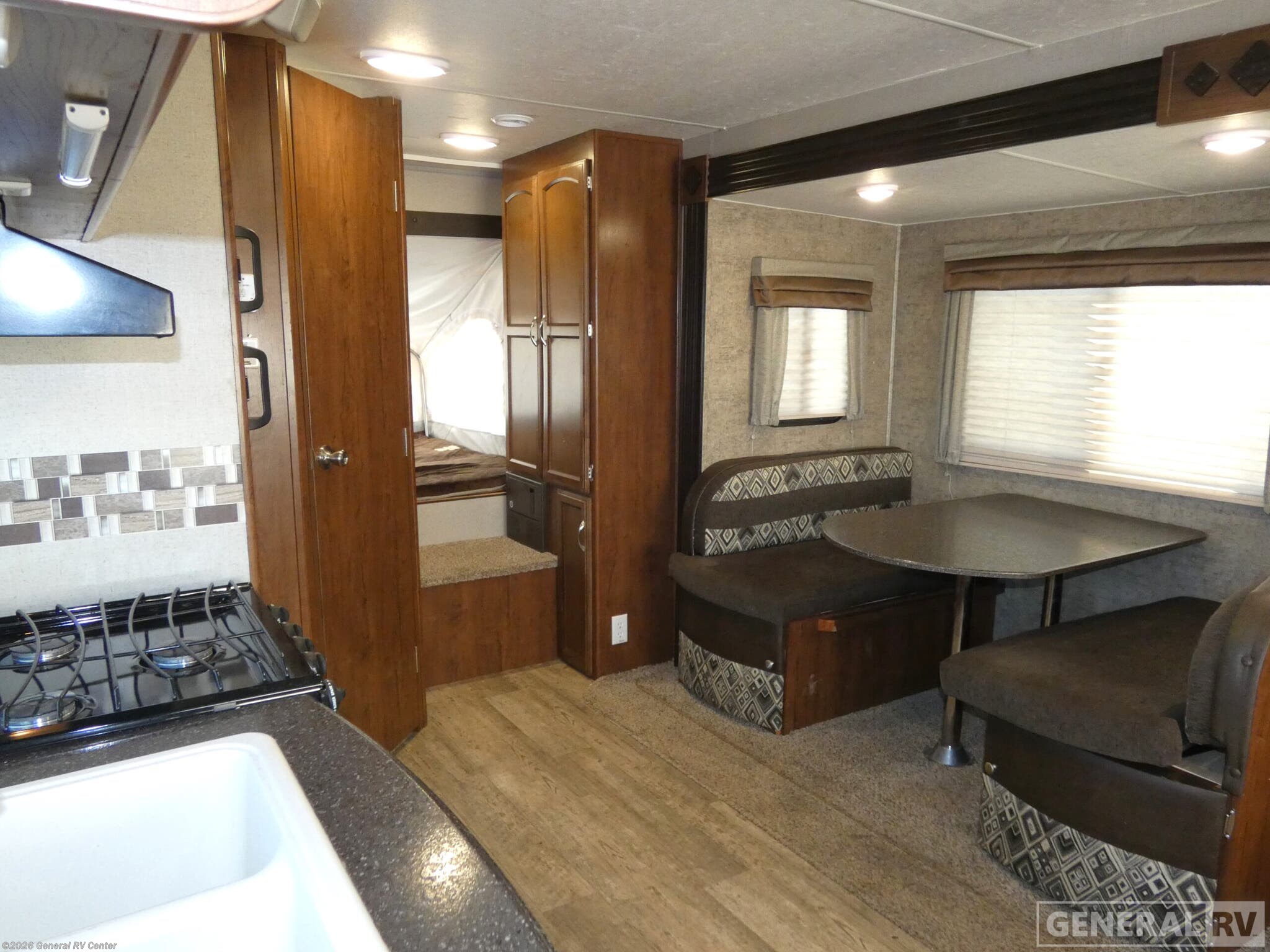 2017 Coachmen Freedom Express 22DSX - Used Expandable Trailer For Sale by General RV Center in Brownstown Township, Michigan