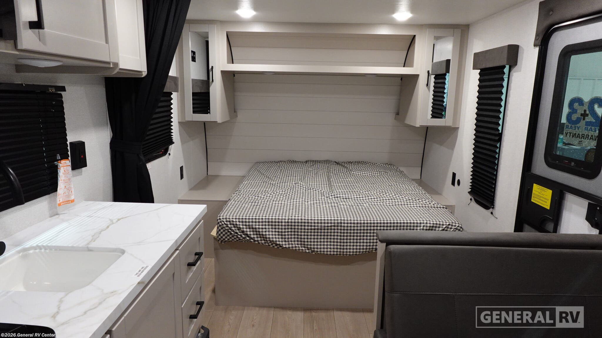 New 2026 Jayco Jay Flight SLX 175FQ available in Brownstown Township, Michigan