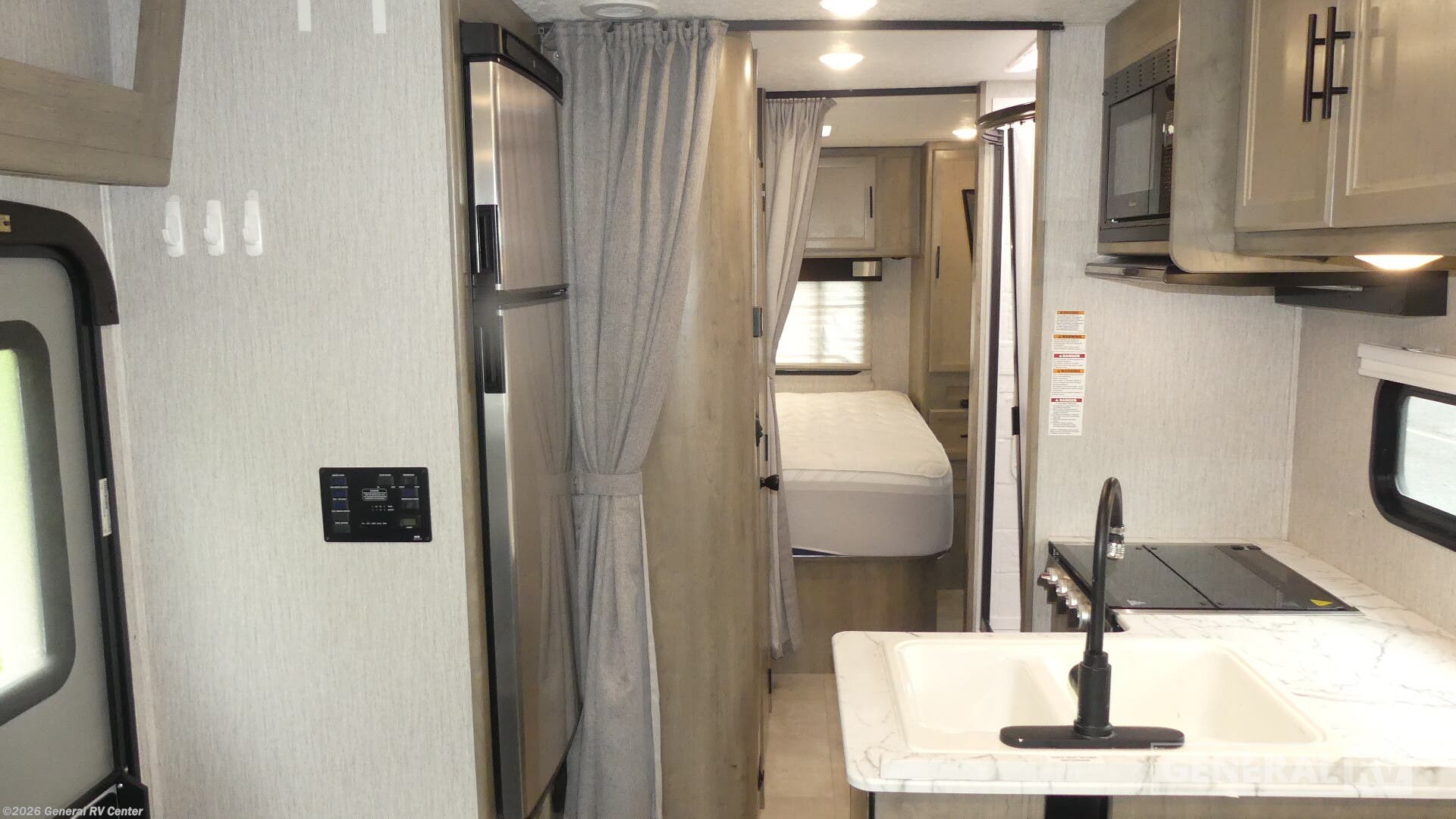 2021 Coachmen Freelander 27QB Ford - Used Class C For Sale by General RV Center in Brownstown Township, Michigan