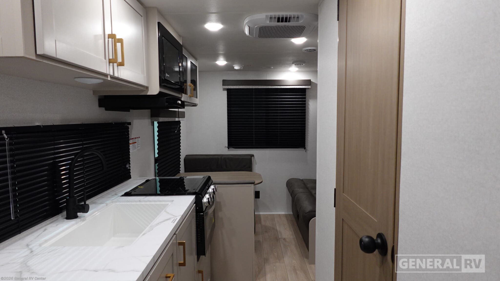 2027 Jayco FLIGHT 210QB - New Travel Trailer For Sale by General RV Center in Brownstown Township, Michigan
