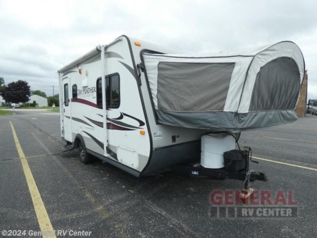 Used 2014 Jayco Jay Feather Ultra Lite X17Z available in Mount Clemens, Michigan