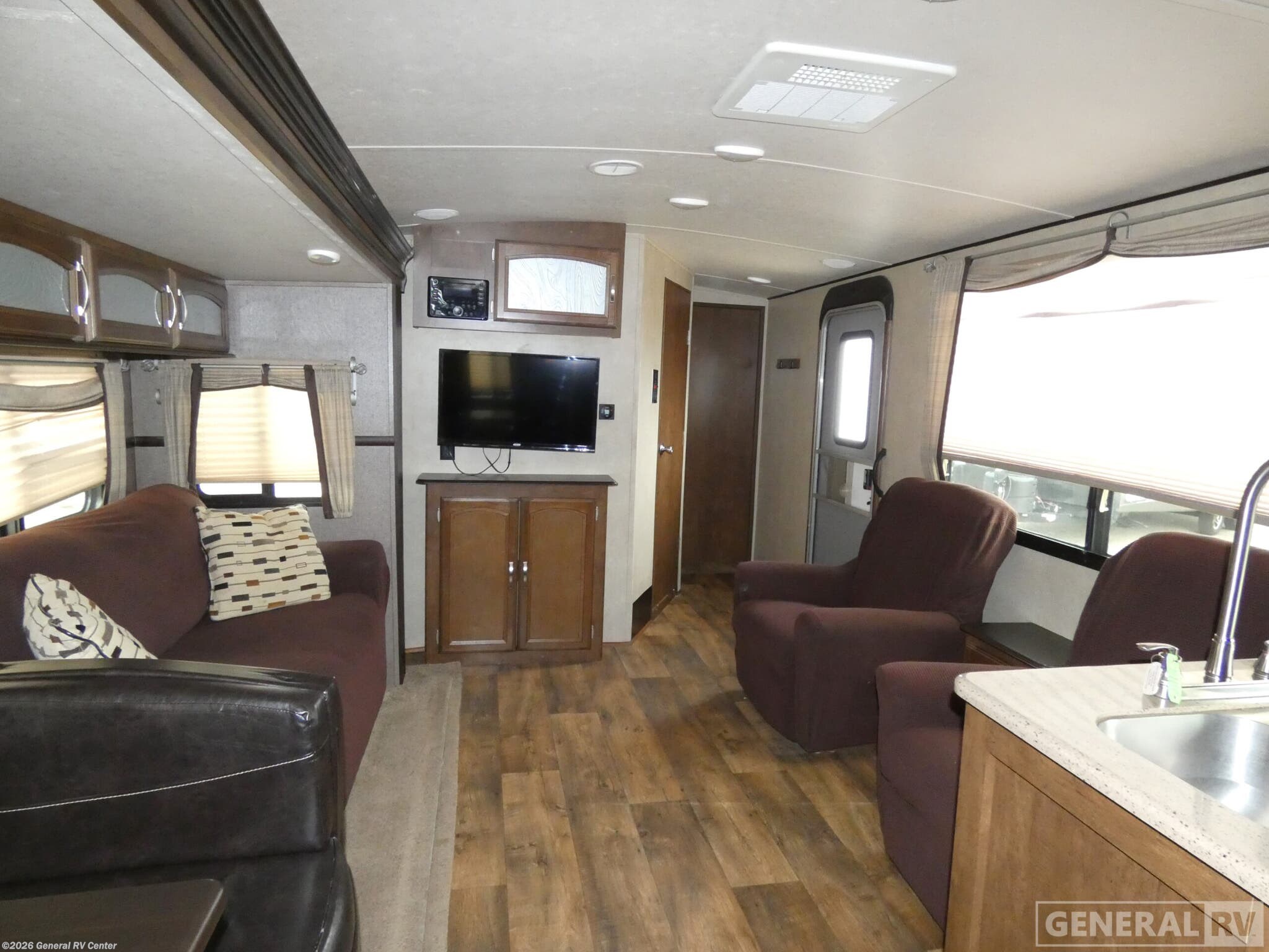 Used 2017 Forest River Wildwood 282RK available in Mount Clemens, Michigan