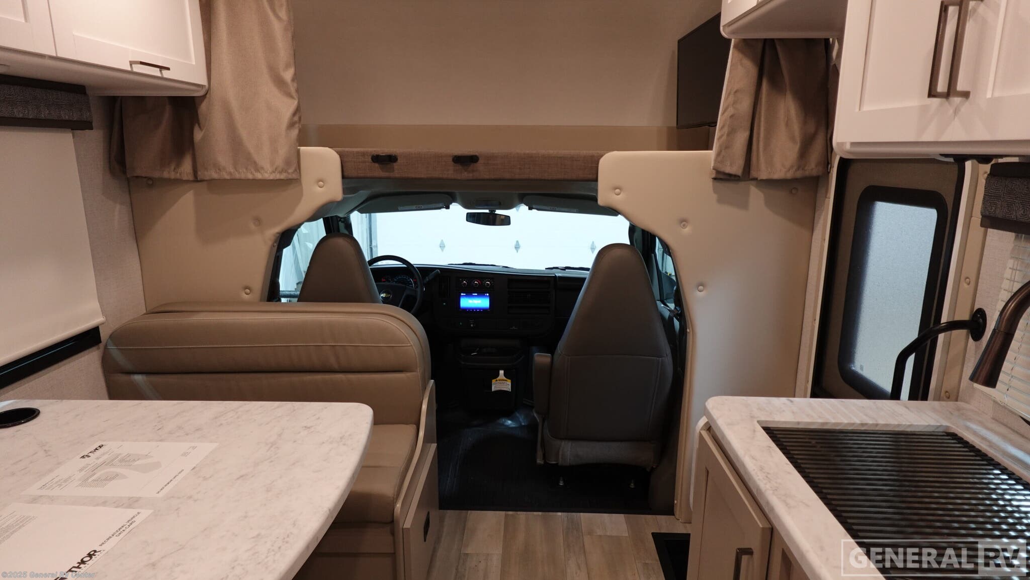 New 2026 Thor Motor Coach Pasadena SZ22 available in Mount Clemens, Michigan