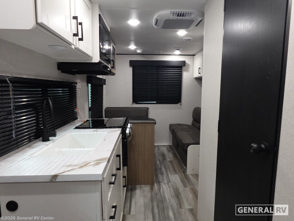 2026 Jayco Flight 210QB - New Travel Trailer For Sale by General RV Center in Mount Clemens, Michigan