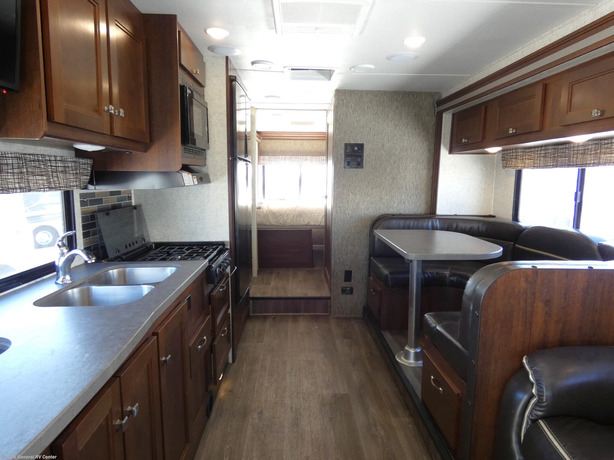 2017 Forest River Sunseeker 3010DS - Used Class C For Sale by General RV Center in Mount Clemens, Michigan
