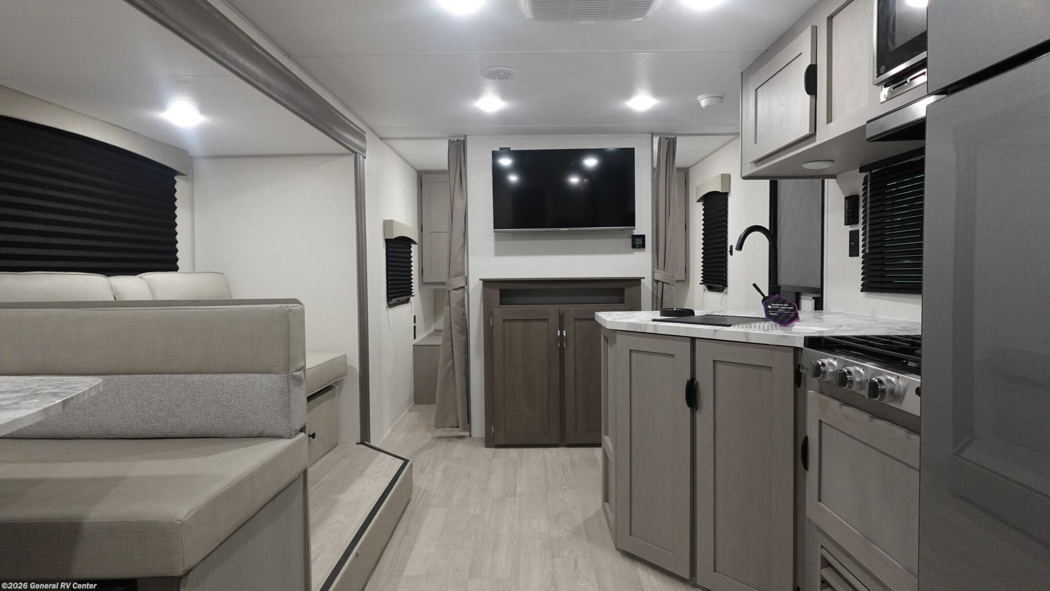 New 2026 Coachmen Clipper 262DBS available in Mount Clemens, Michigan