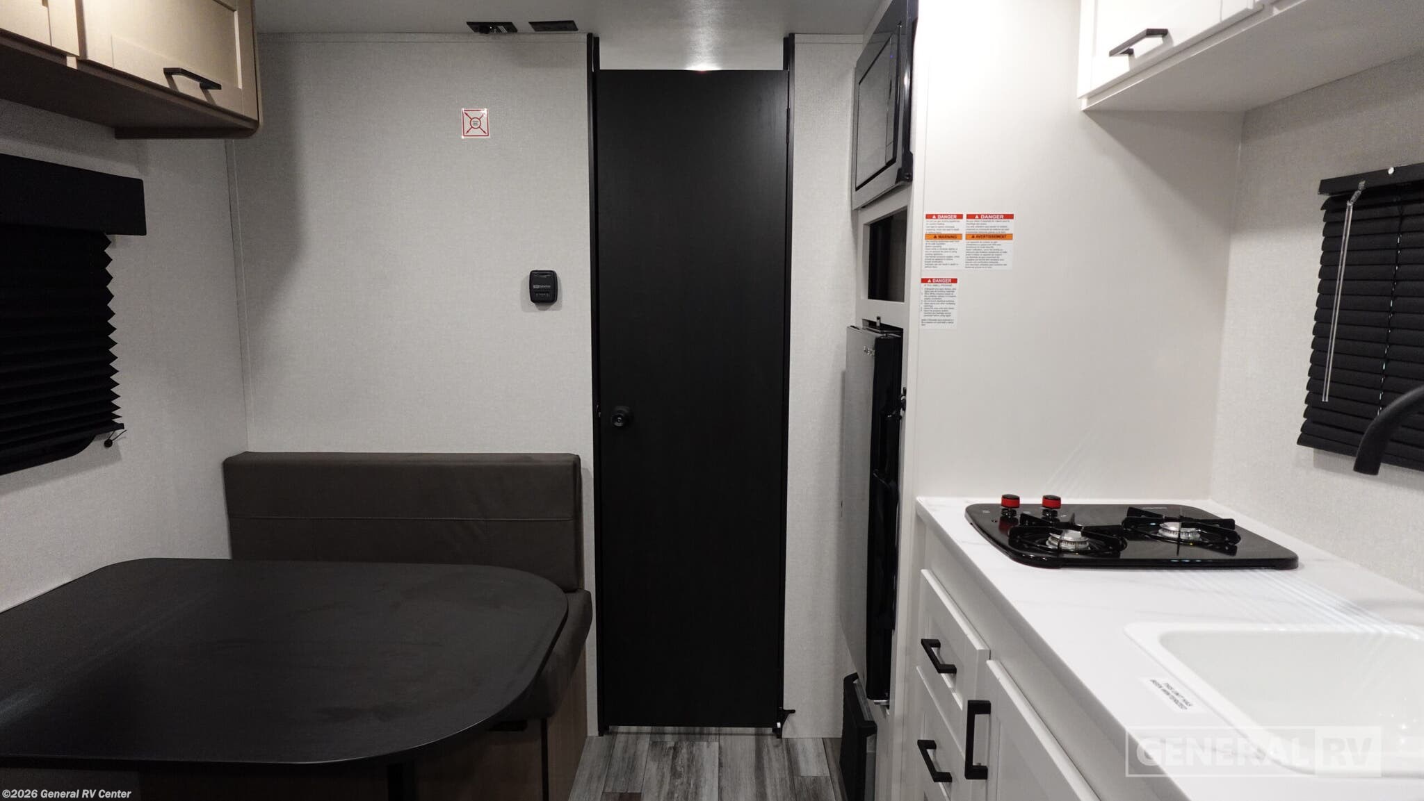 2026 Jayco FLIGHT 170FQ - New Travel Trailer For Sale by General RV Center in Mount Clemens, Michigan