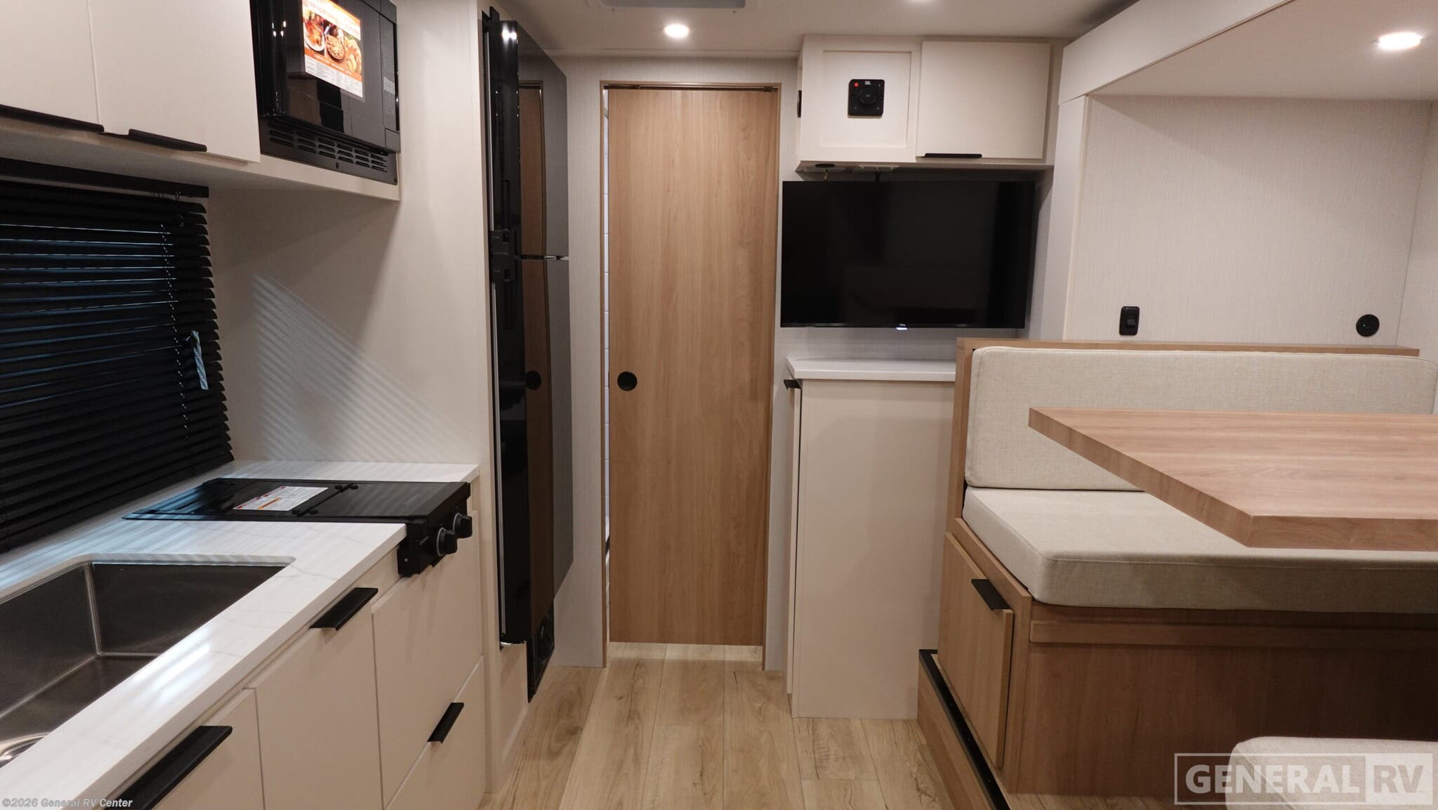 2026 Winnebago Micro Minnie 2108DS - New Travel Trailer For Sale by General RV Center in Mount Clemens, Michigan