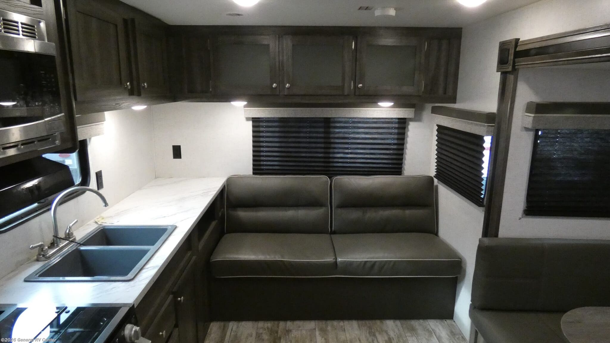 2020 Highland Ridge Mesa Ridge Conventional MR23RLS - Used Travel Trailer For Sale by General RV Center in Mount Clemens, Michigan