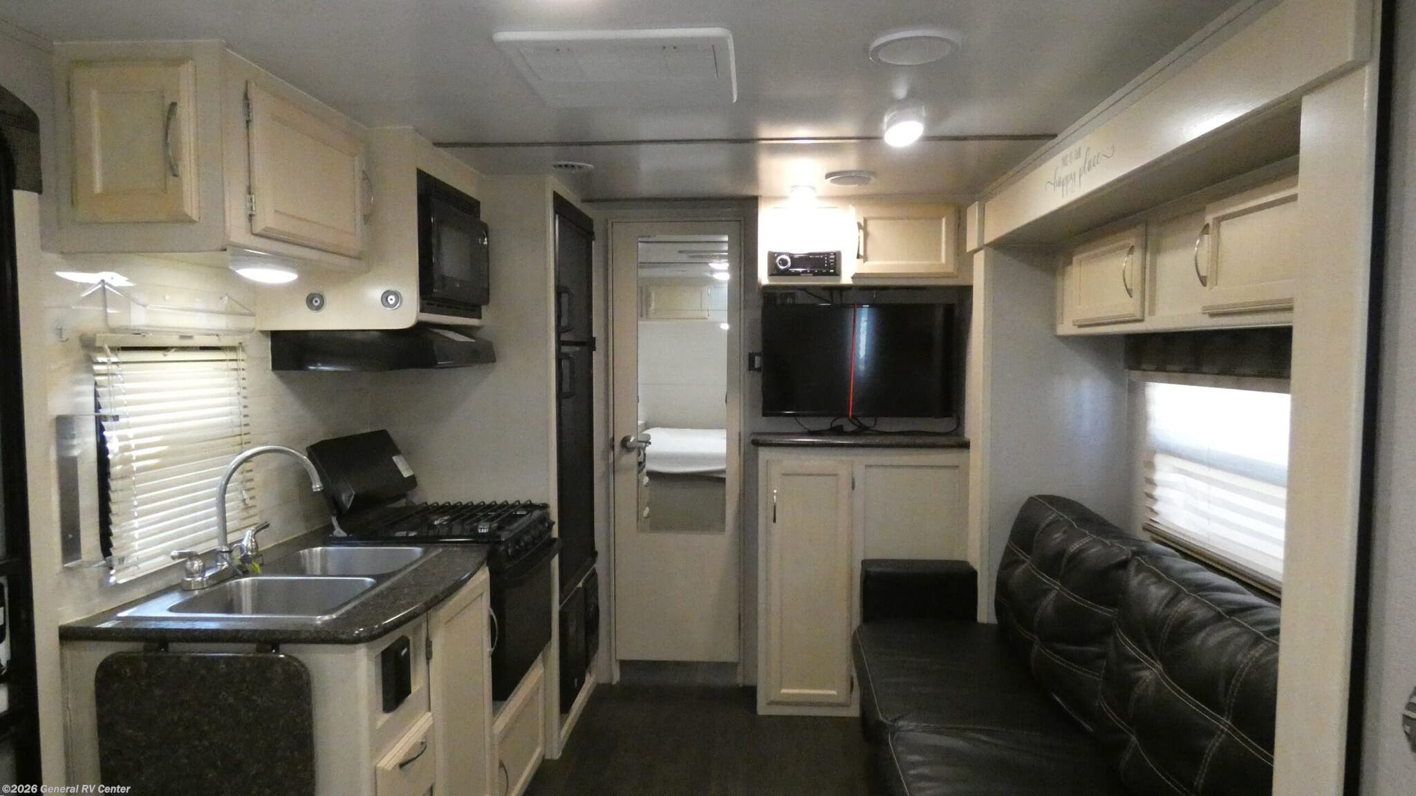 2019 Winnebago Micro Minnie 2106FBS - Used Travel Trailer For Sale by General RV Center in Mount Clemens, Michigan