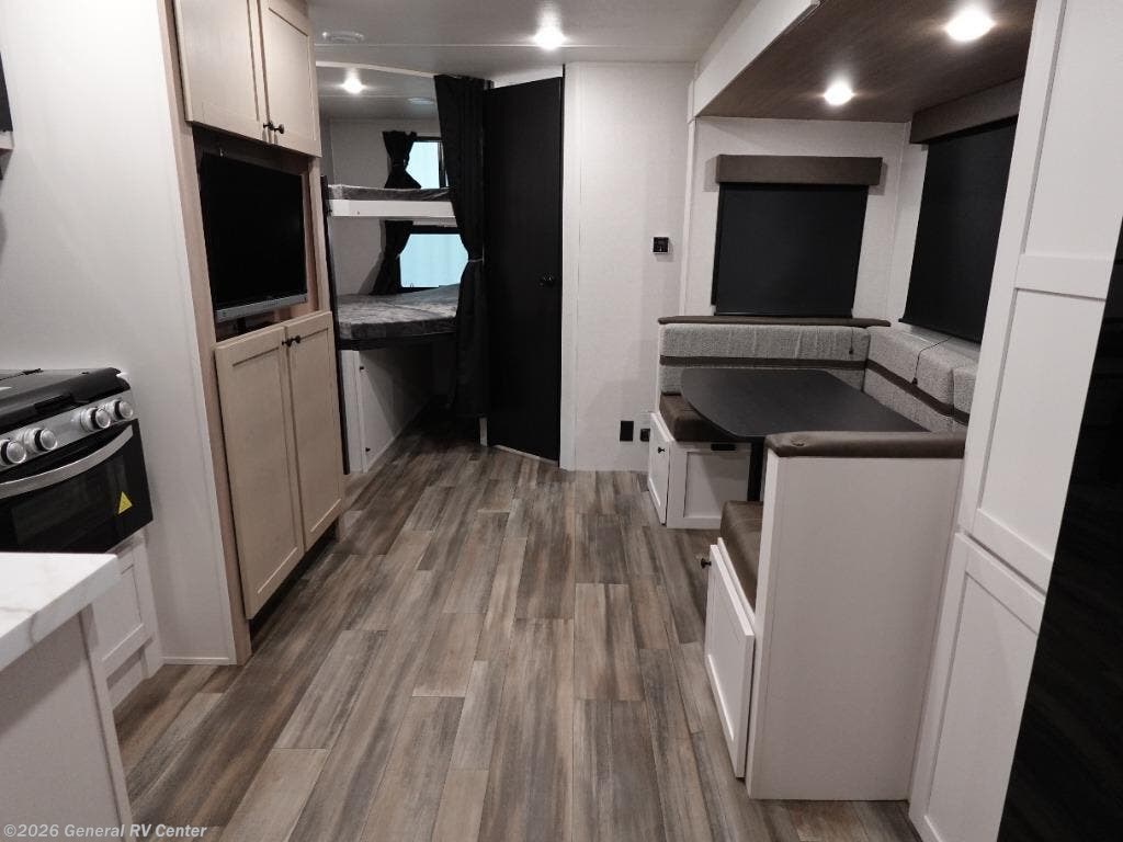 2026 Highland Ridge RANGE LITE 241BH - New Travel Trailer For Sale by General RV Center in Mount Clemens, Michigan