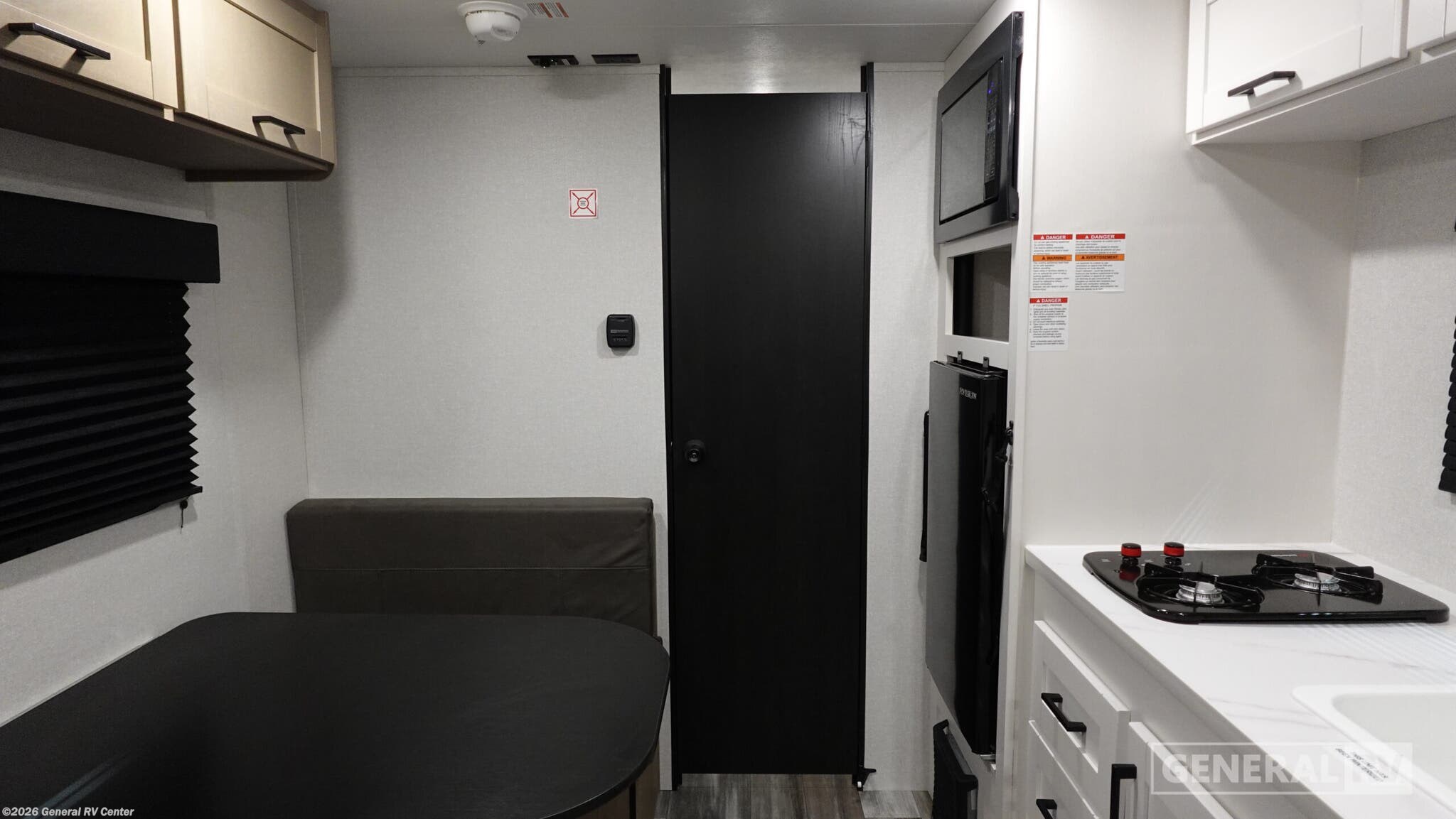 2026 Jayco FLIGHT 170FQ - New Travel Trailer For Sale by General RV Center in Mount Clemens, Michigan