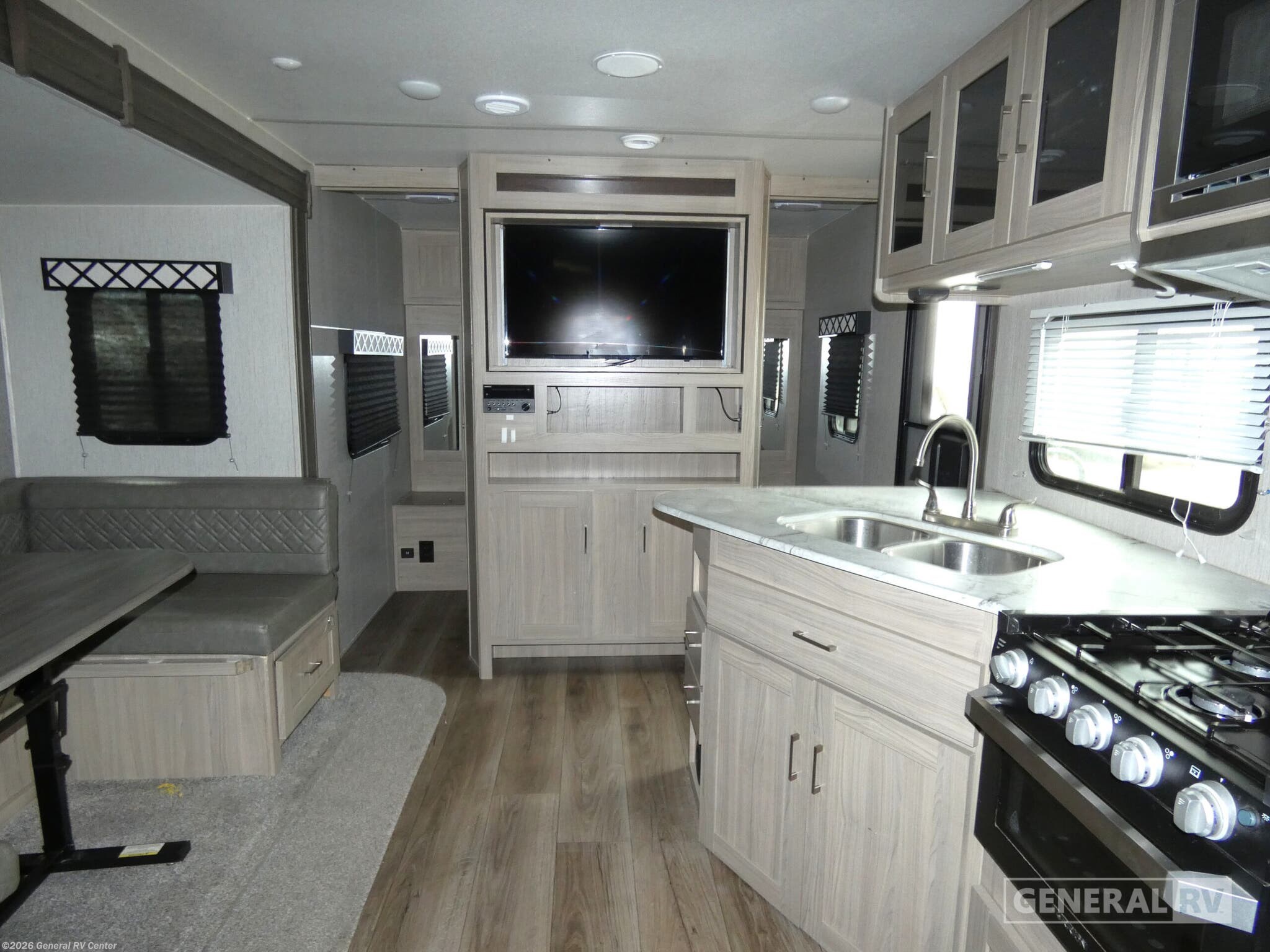 Used 2020 Coachmen Freedom Express 257BHS available in Mount Clemens, Michigan