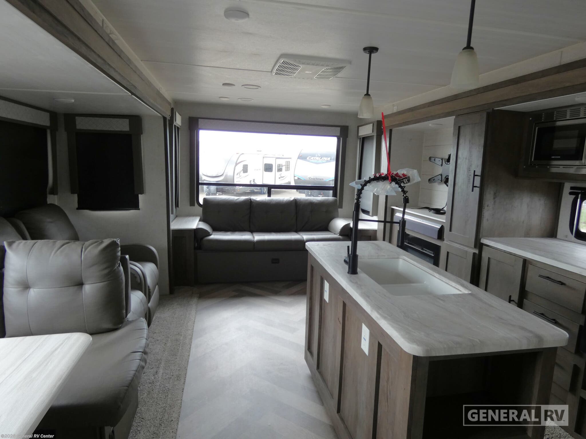 2020 Forest River Wildwood 27RE - Used Travel Trailer For Sale by General RV Center in Mount Clemens, Michigan
