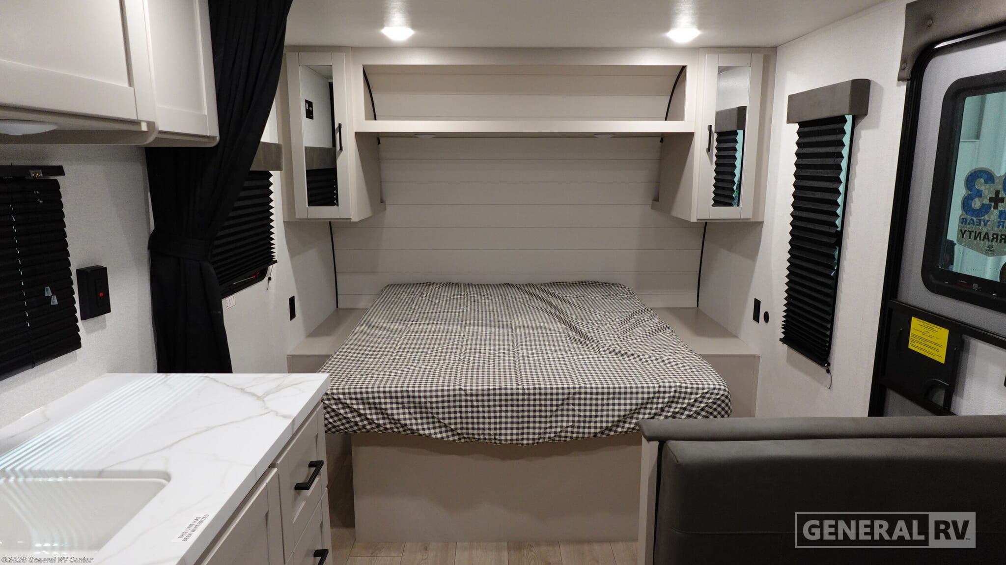 New 2026 Jayco Jay Flight SLX 175FQ available in Mount Clemens, Michigan